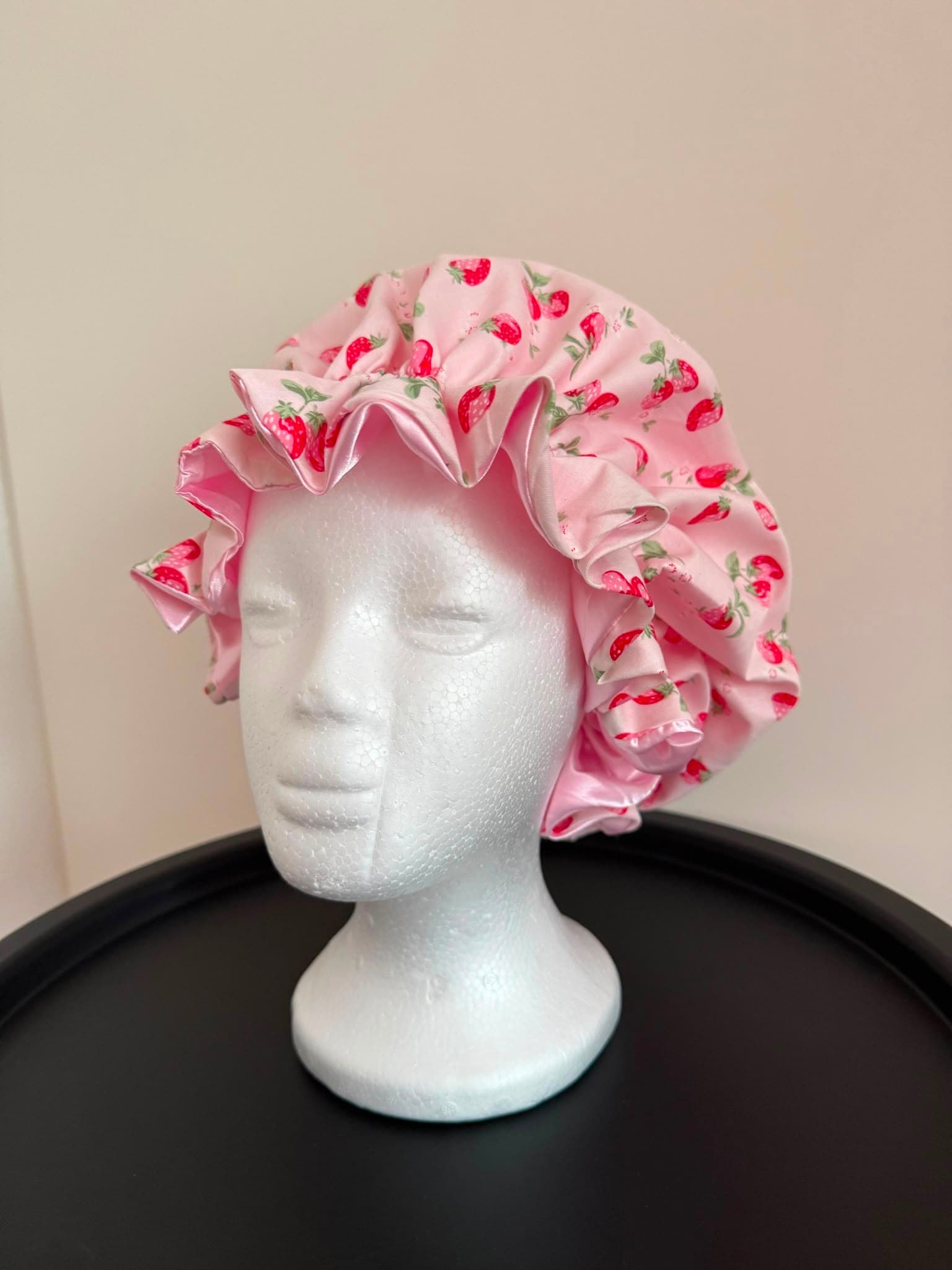 Sweet Pinky satin bonnet
